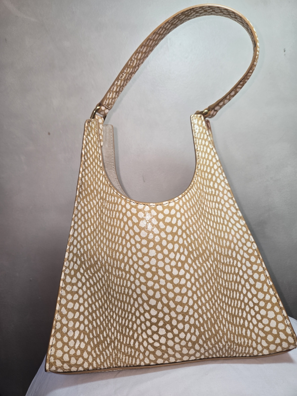 STAUD Beige and White Pebbled Shoulder Bag - Picture 2 of 9